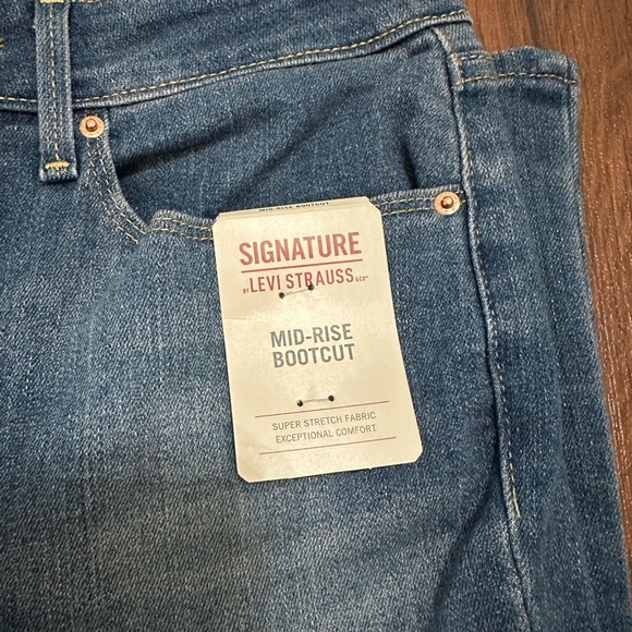 Signature by Levi Strauss Women's Boot Cut Jeans - Medium Blue - Picture 8 of 9